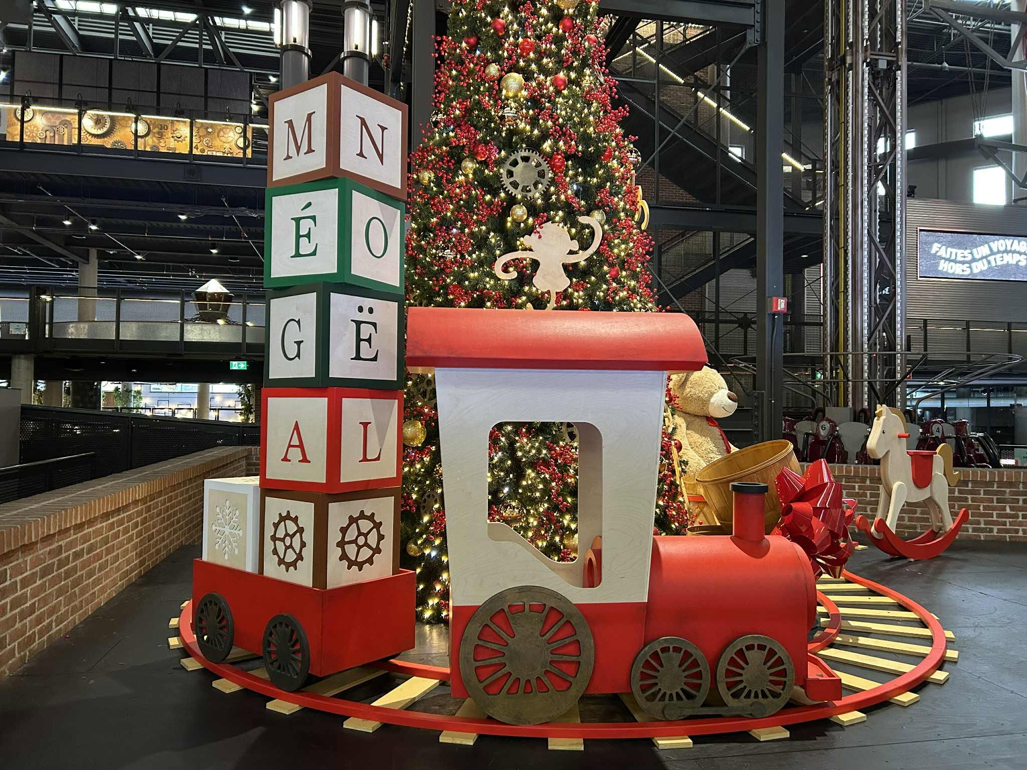 Les Galeries de la Capitale - Royaume de Noël Méga Parc