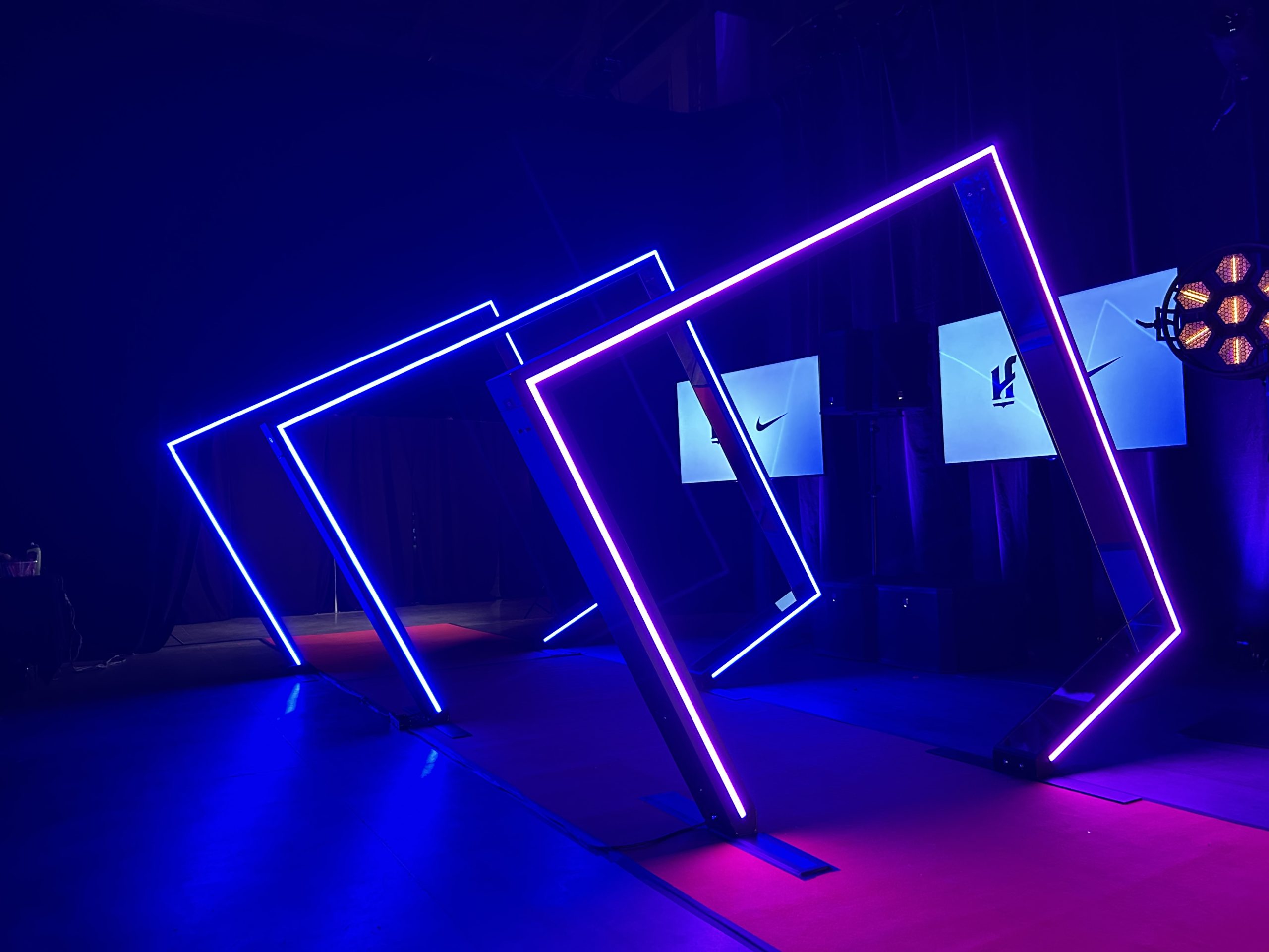 Hit The Floor - Arches lumineuses